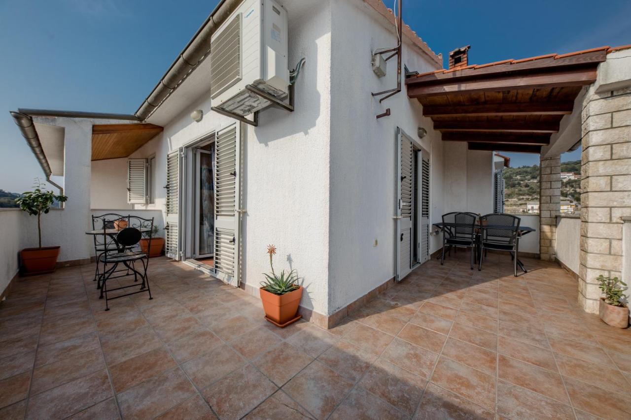 ראב Nikolina Rab Apartments מראה חיצוני תמונה