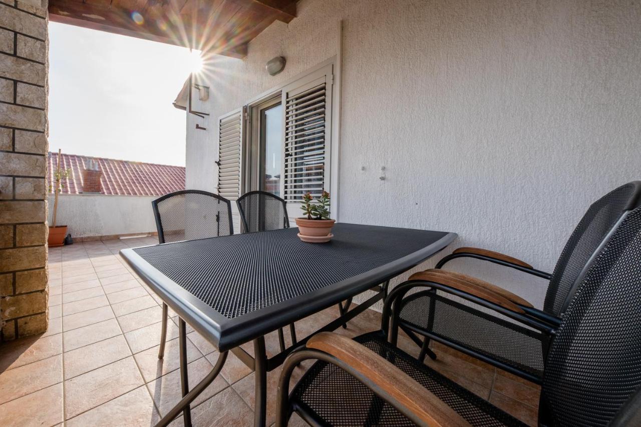 ראב Nikolina Rab Apartments מראה חיצוני תמונה