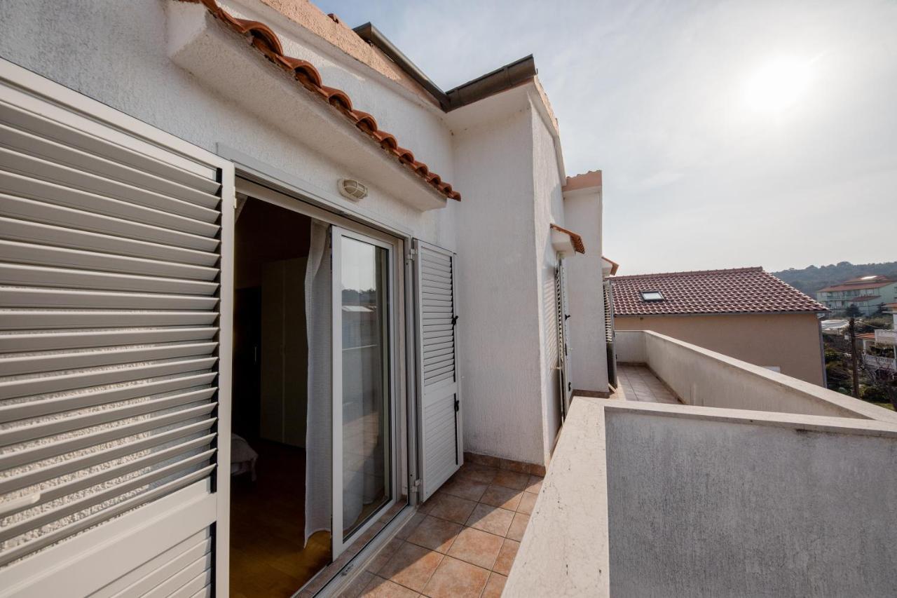 ראב Nikolina Rab Apartments מראה חיצוני תמונה